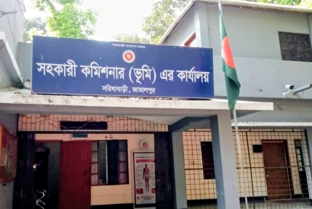 সরিষাবাড়ী এসিল্যান্ড কার্যালয়ে সিএস ও আরওআর রেজিস্টার না থাকায় ভোগান্তি