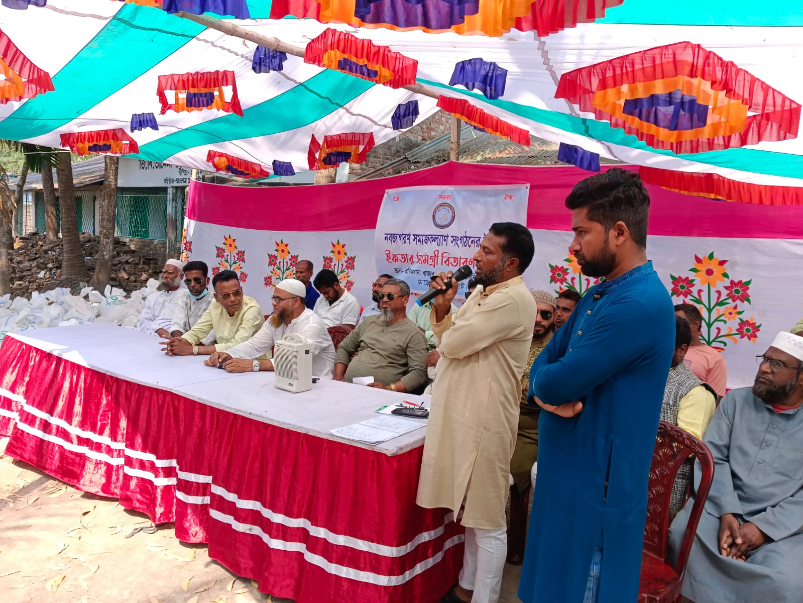 মোরেলগঞ্জে ১৩০ টি পরিবারের মাঝে ইফতার সামগ্রী বিতরণ