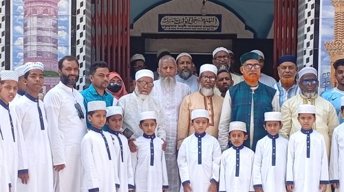 বাগেরহাটে এতিমদের হাতে ঈদের নতুন পোশাক বিতরণ