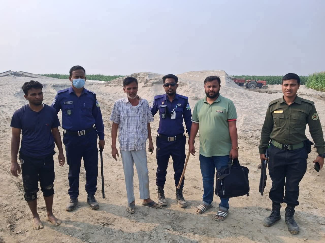 দেওয়ানগঞ্জে অবৈধ বালু উত্তোলনকালে: দু'জনকে অর্থদণ্ড ও কারাদণ্ড