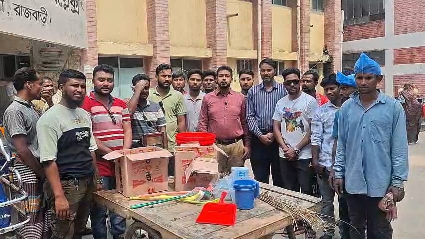 রাজবাড়ীর পাংশা উপজেলা স্বাস্থ্য কমপ্লেক্সে পরিষ্কার-পরিচ্ছন্নতা কার্যক্রম