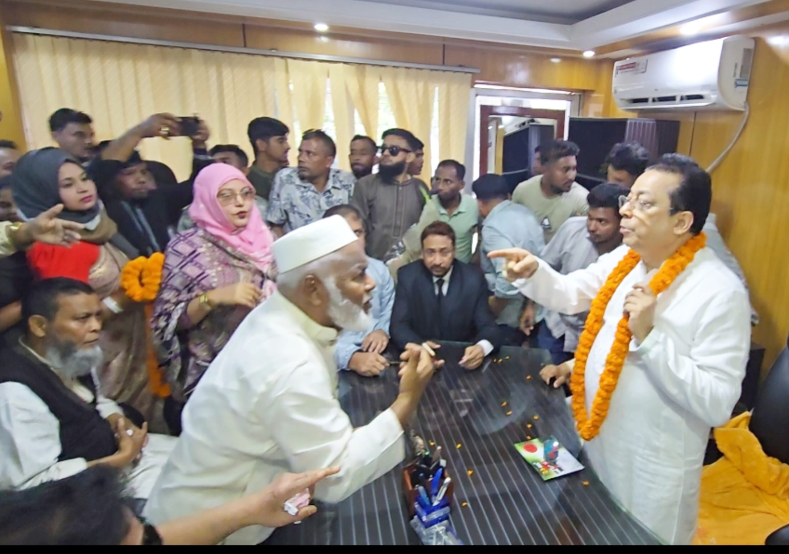 মাদারীপুর জেলা পরিষদ প্রশাসকের দায়িত্ব গ্রহণ করলেন খোন্দকার মাশুকুর রহমান মাশুক