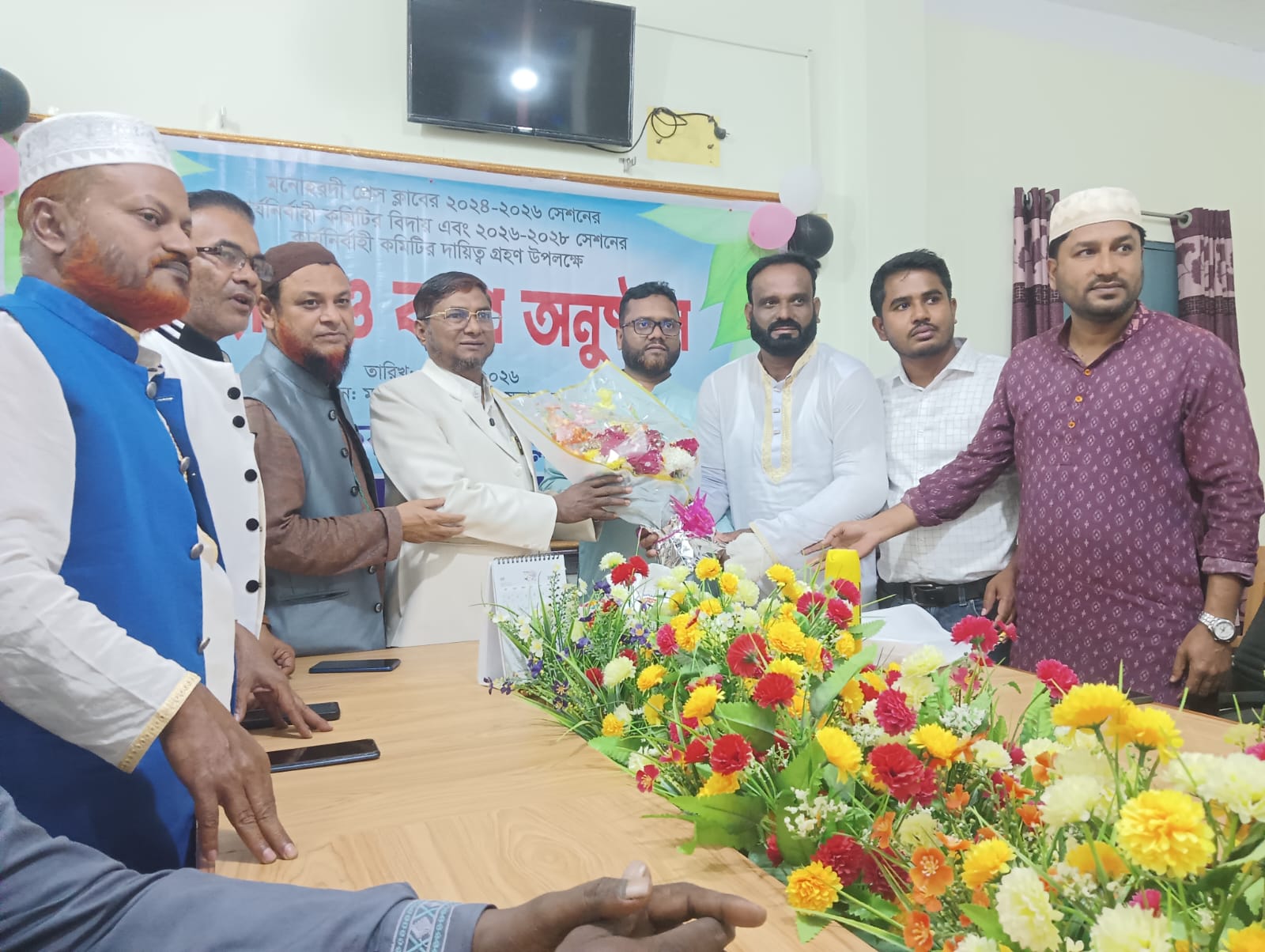 মনোহরদী প্রেসক্লাবের নতুন কমিটির অভিষেক, বিদায়ী নেতৃবৃন্দকে সংবর্ধনা