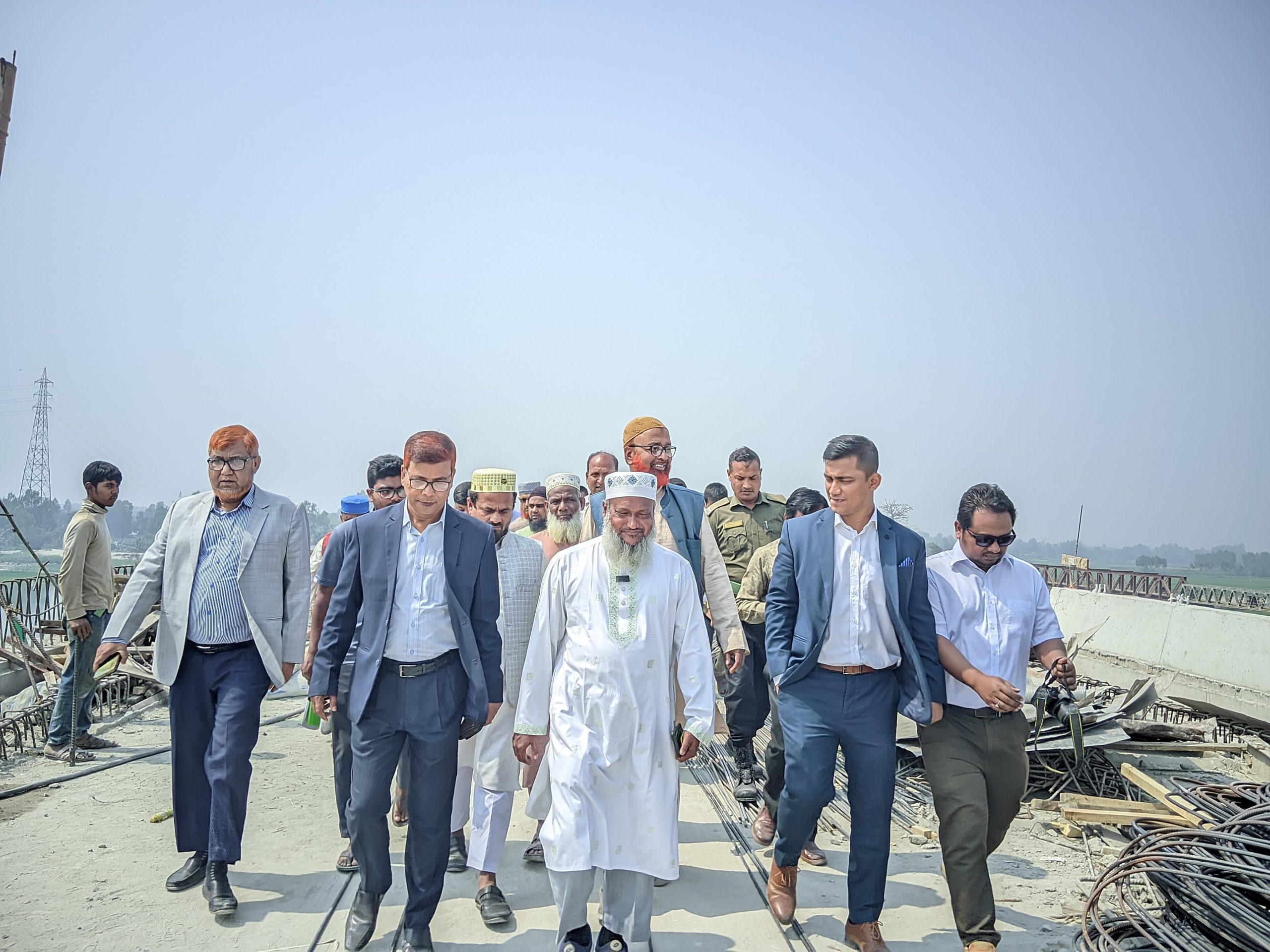 সোনাহাট সেতু পরিদর্শনকালে দ্রুত কাজ শেষ করার তাগিদ দিলেন এমপি আনোয়ারুল