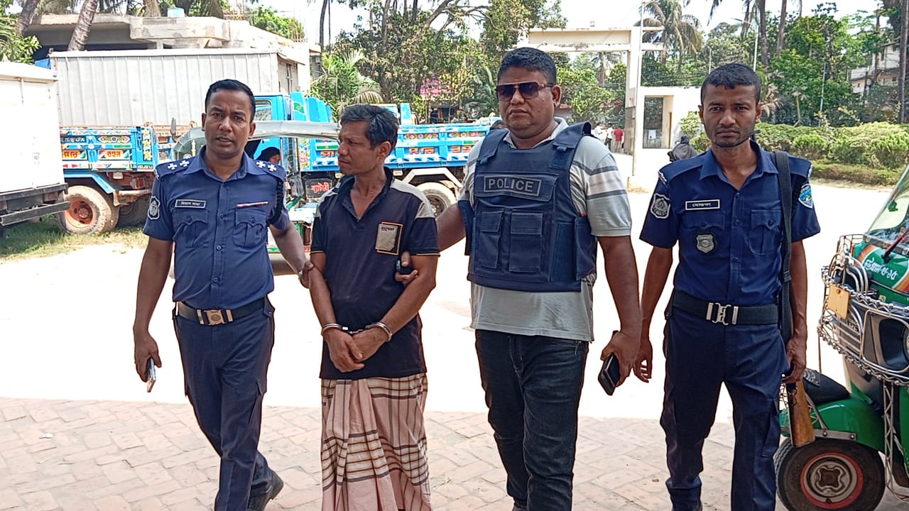 বাঁশখালীতে প্রকাশ্যে মাদক বাণিজ্য: অভিযানে ইয়াবাসহ গ্রেপ্তার মাদক কারবারি