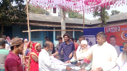 সাভারে ৬ শতাধিক মানুষের মাঝে ঈদ উপহার বিতরণ