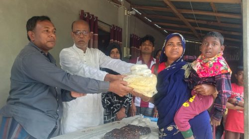 ফুলবাড়ীতে প্রতিবন্ধী শিক্ষার্থীদের মাঝে ঈদের উপহার সমগ্রী বিতরণ