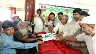 খালেদা জিয়া স্মৃতি সংসদের উদ্যোগে মোরেলগঞ্জে ঈদ উপহার বিতরণ