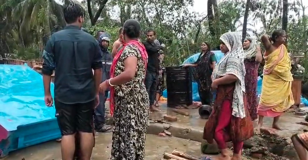 কলাপাড়ায় কাল বৈশাখী ঝড়ে ৫ টি বসতঘর পুরোপুরি বিধ্বস্ত