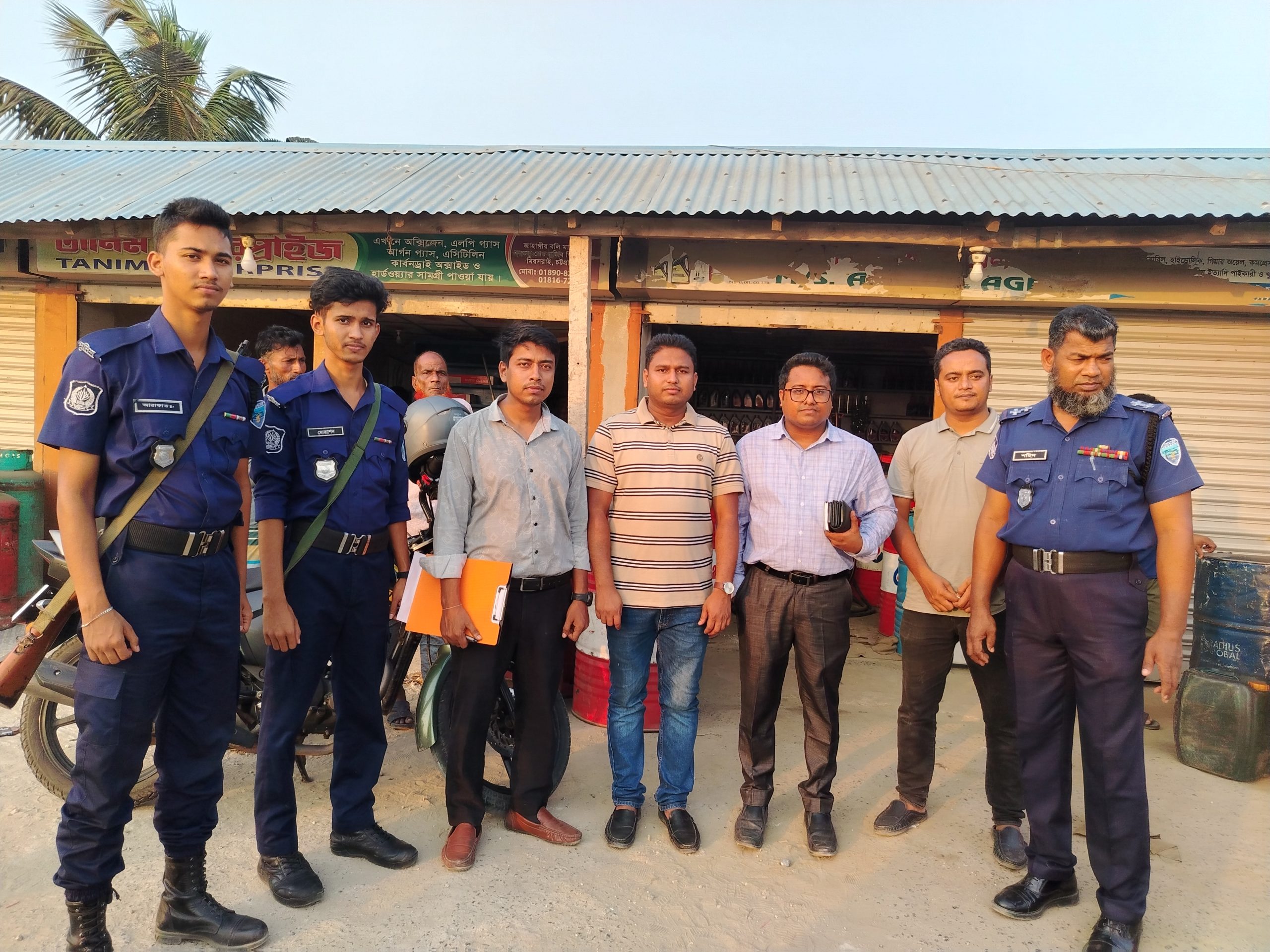 মিরসরাইয়ে গোয়েন্দা তথ্যে অবৈধ জ্বালানি মজুদের বিরুদ্ধে অভিযান ও জরিমানা