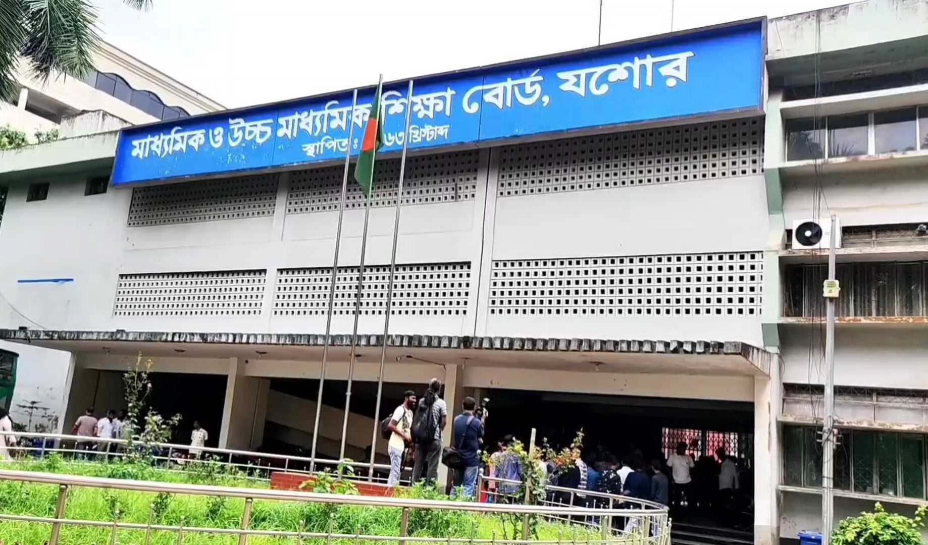 খুলনায় গতবারের চেয়ে এবার এসএসসি ও সমমানের পরীক্ষার্থী কম