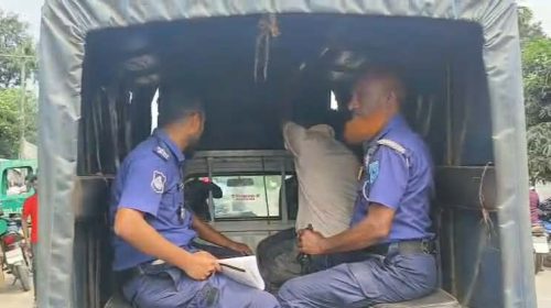 ভূরুঙ্গামারীতে তেল সংকটে উত্তেজনা, পুলিশের উপর চড়াও হয়ে আটক ২ বাইকার