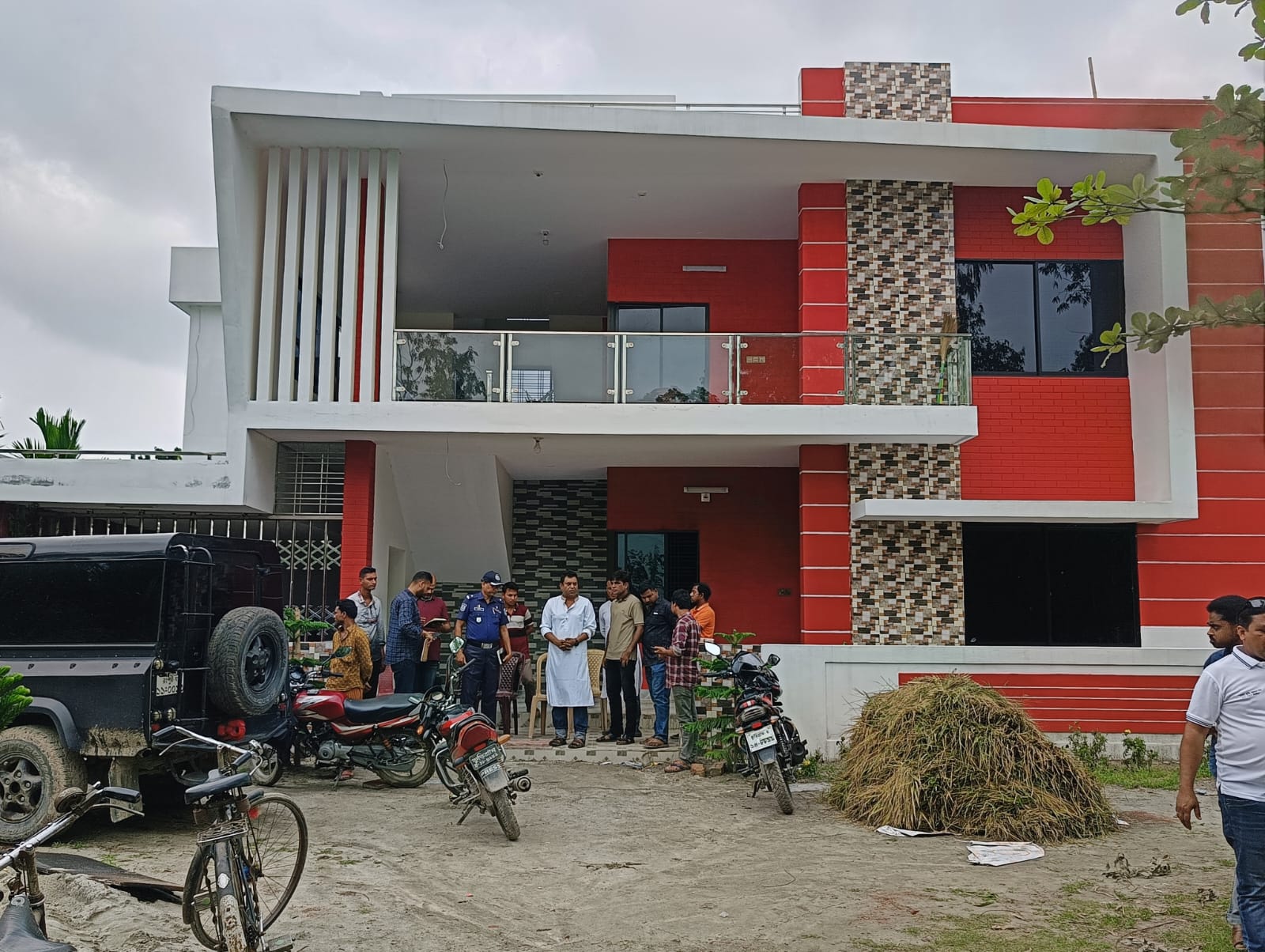 ভূরুঙ্গামারীতে চিকিৎসকের বাড়িতে চুরি ও অগ্নিসংযোগ, ৫০ লাখ টাকার ক্ষতি