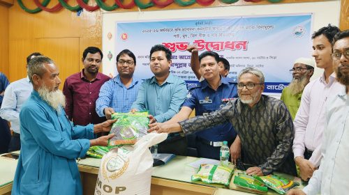 সিংড়ায় বিনামূল্যে বীজ-সার বিতরণ