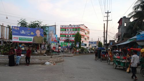 সওজ নির্মাণাধীন হোসেনপুর–দেওয়ানগন্জ আরসিসি সড়কে ফুটপাত-ড্রেন না থাকায় চরম ঝুঁকি