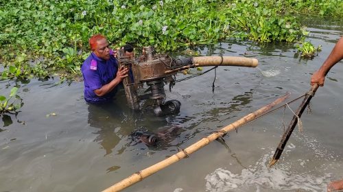 ডোমারে বোমা মেশিনে বালু উত্তোলন, মেশিন জব্দ ও পাইপ ধ্বংস
