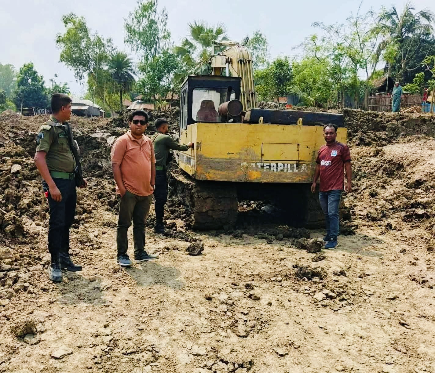 সিংড়ায় দিনব্যাপী ইউএনও’র ঝটিকা অভিযান: ভেকুর ২৪ ব্যাটারি জব্দ