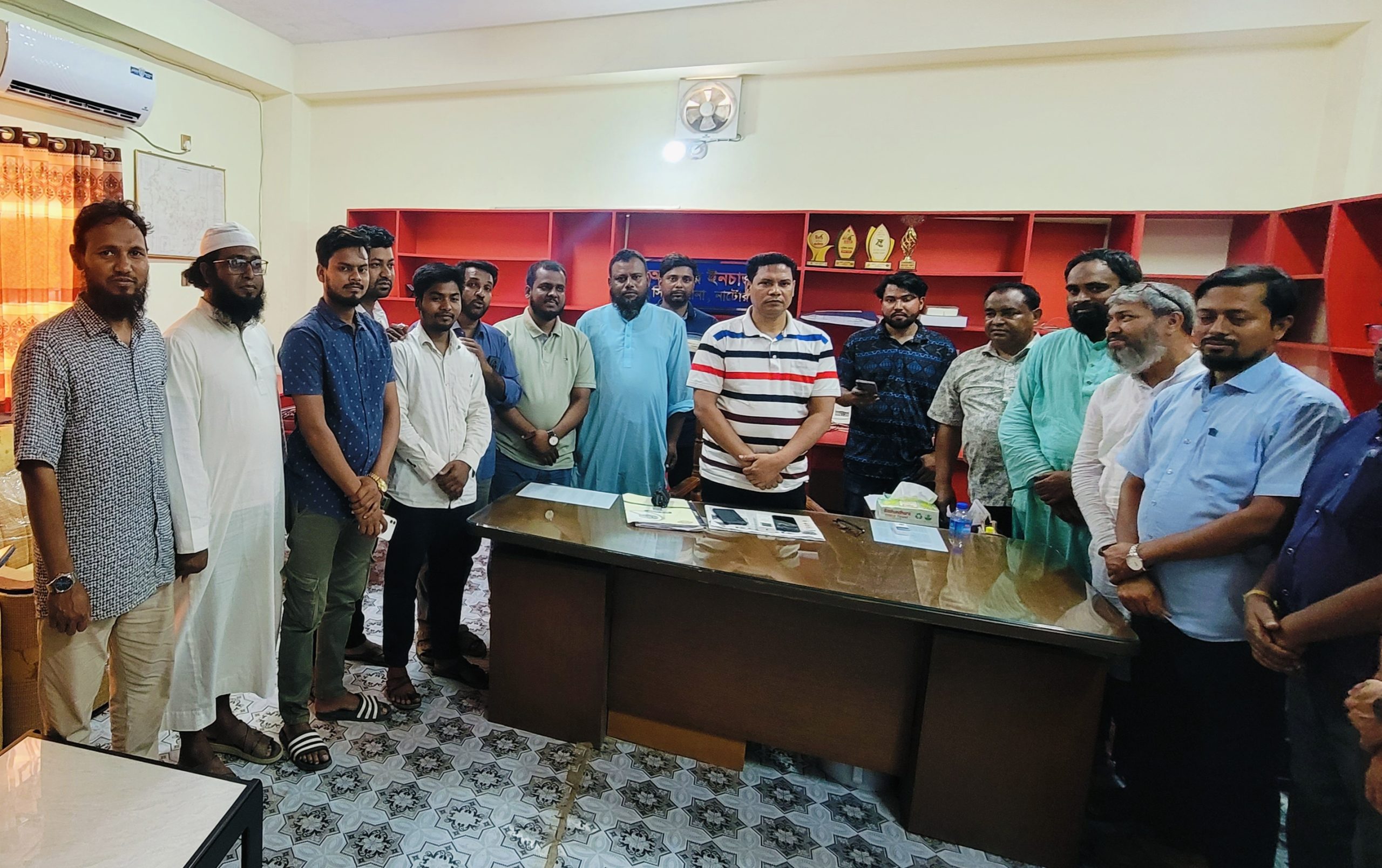 সিংড়ায় সাংবাদিকদের সাথে ওসির মতবিনিময়