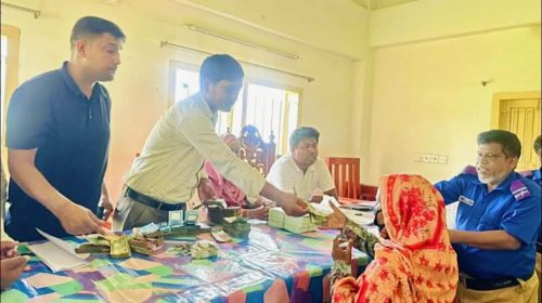 চাল আত্মসাতের দায়ে জরিমানা: ২৪৭ নারীকে দ্বিগুণ অর্থ ফেরত দিলেন ইউপি চেয়ারম্যান