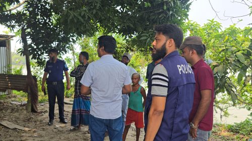 মাদারীপুরের কালকিনিতে বসতঘরে অগ্নিসংযোগ, ভাংচুর ও লুটপাটের অভিযোগ