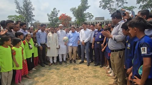 মাদারীপুরে প্রাথমিক বিদ্যালয়ে ফুডবল ফাইনাল খেলা অনুষ্ঠিত