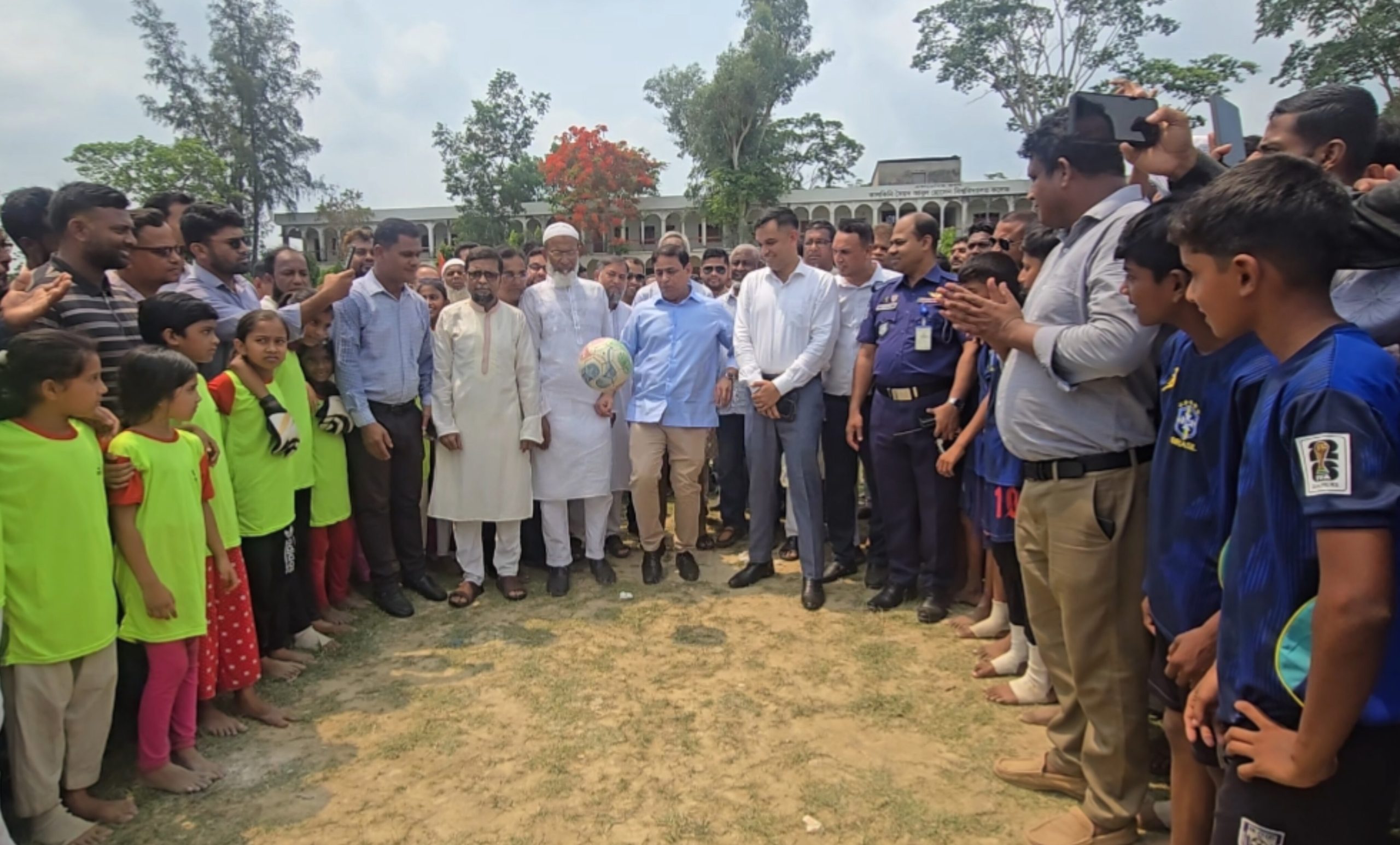 মাদারীপুরে প্রাথমিক বিদ্যালয়ে ফুডবল ফাইনাল খেলা অনুষ্ঠিত