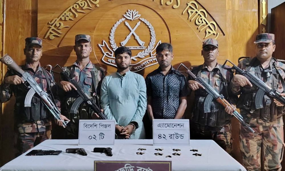 বান্দরবানে বিজিবির অভিযানে পিস্তল-গুলি উদ্ধার, রোহিঙ্গাসহ আটক ২