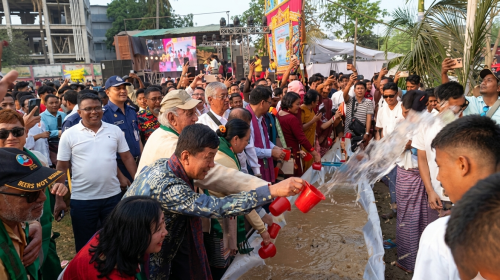 পার্বত্য মন্ত্রী ও সাংসদের মৈত্রী পানি বর্ষণ মধ্য দিয়ে জলকেলীর শুভসূচনা