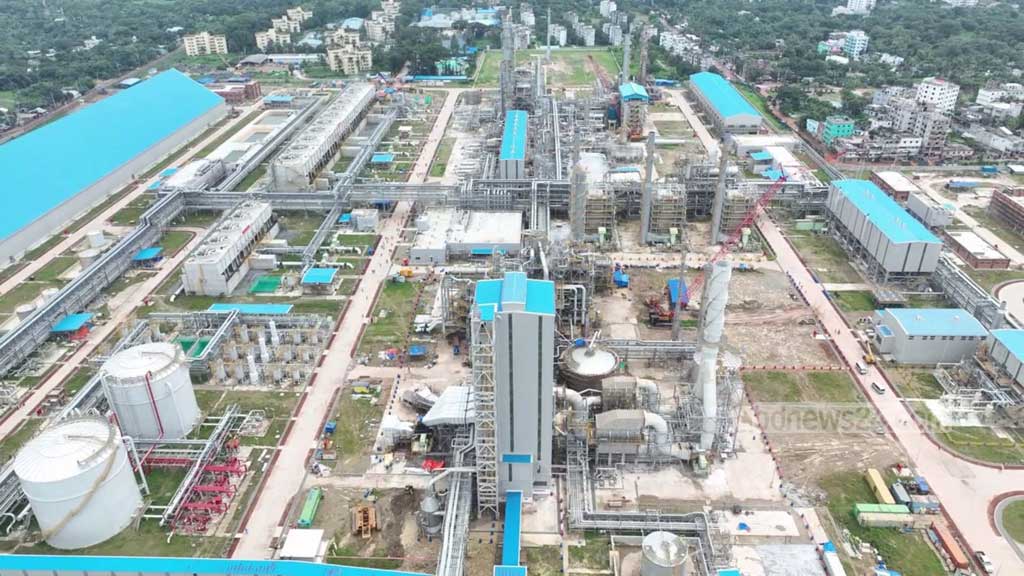 ২৭ দিন বন্ধ থাকার পর উৎপাদন শুরু দেশের বৃহৎ ঘোড়াশাল-পলাশ সারকারখানা