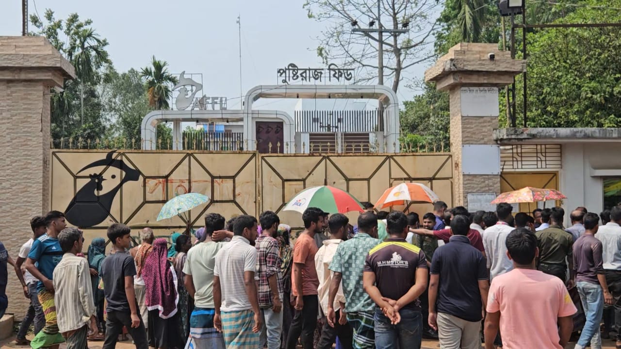 নরসিংদীতে ফিড মিলের পানি নিষ্কাশন অব্যবস্থাপনার প্রতিবাদ করায় কৃষক আটক