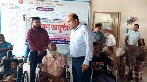 গোপালগঞ্জে প্রতিবন্ধী ও প্রতিবন্ধিতার ঝুঁকিতে থাকা ব্যক্তিদের মাঝে সহায়ক উপকরণ তুলে দিলেন ডিসি মো. আরিফ-উজ-জামান