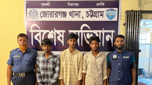 জোরারগঞ্জে ছিনতাইয়ের সময় কিশোর গ্যাং এর ৩ সদস্য গ্রেফতার, কাটার ও নগদ টাকা উদ্ধার