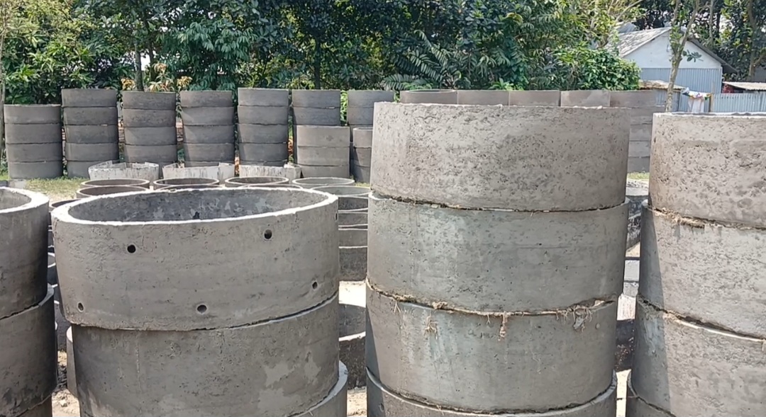 বাঞ্ছারামপুরে টুইন পিট ল্যাট্রিন প্রকল্পে অনিয়মের অভিযোগ, ২ বছরেও কাজ শেষ হয়নি