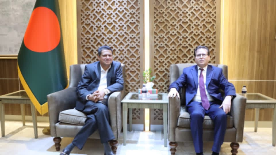 গৃহায়ন ও গণপূর্ত মন্ত্রী জাকারিয়া তাহের এর সাথে তুরস্কের রাষ্ট্রদূতের সৌজন্য সাক্ষাৎ