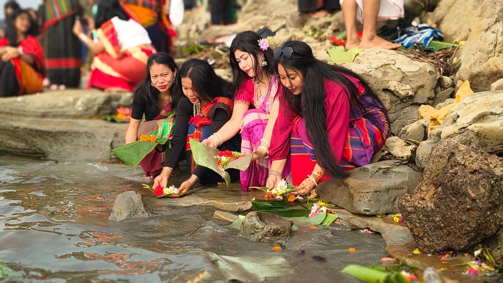 নদীতে ফুল ভাসিয়ে রাঙ্গামাটিতে শুরু হয়েছে বৈসাবি উৎসব