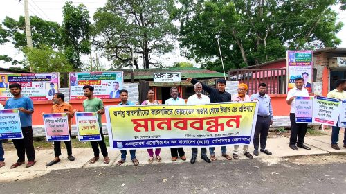 গোপালগঞ্জে কৃত্রিম সংকট তৈরি করে ভোজ্য তেলের মূল্য বৃদ্ধির প্রতিবাদে ক্যাব-এর মানববন্ধন