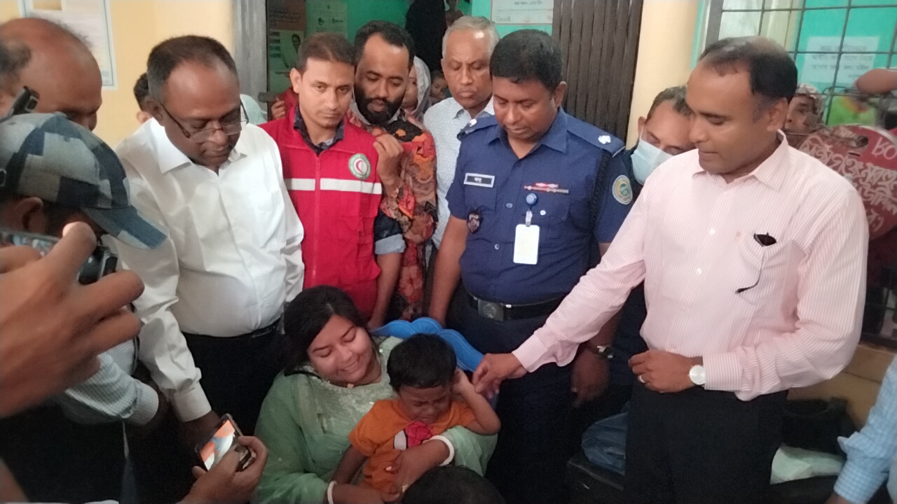 পটুয়াখালীতে হাম-রুবেলার টিকাদান কার্যক্রমের উদ্বোধন