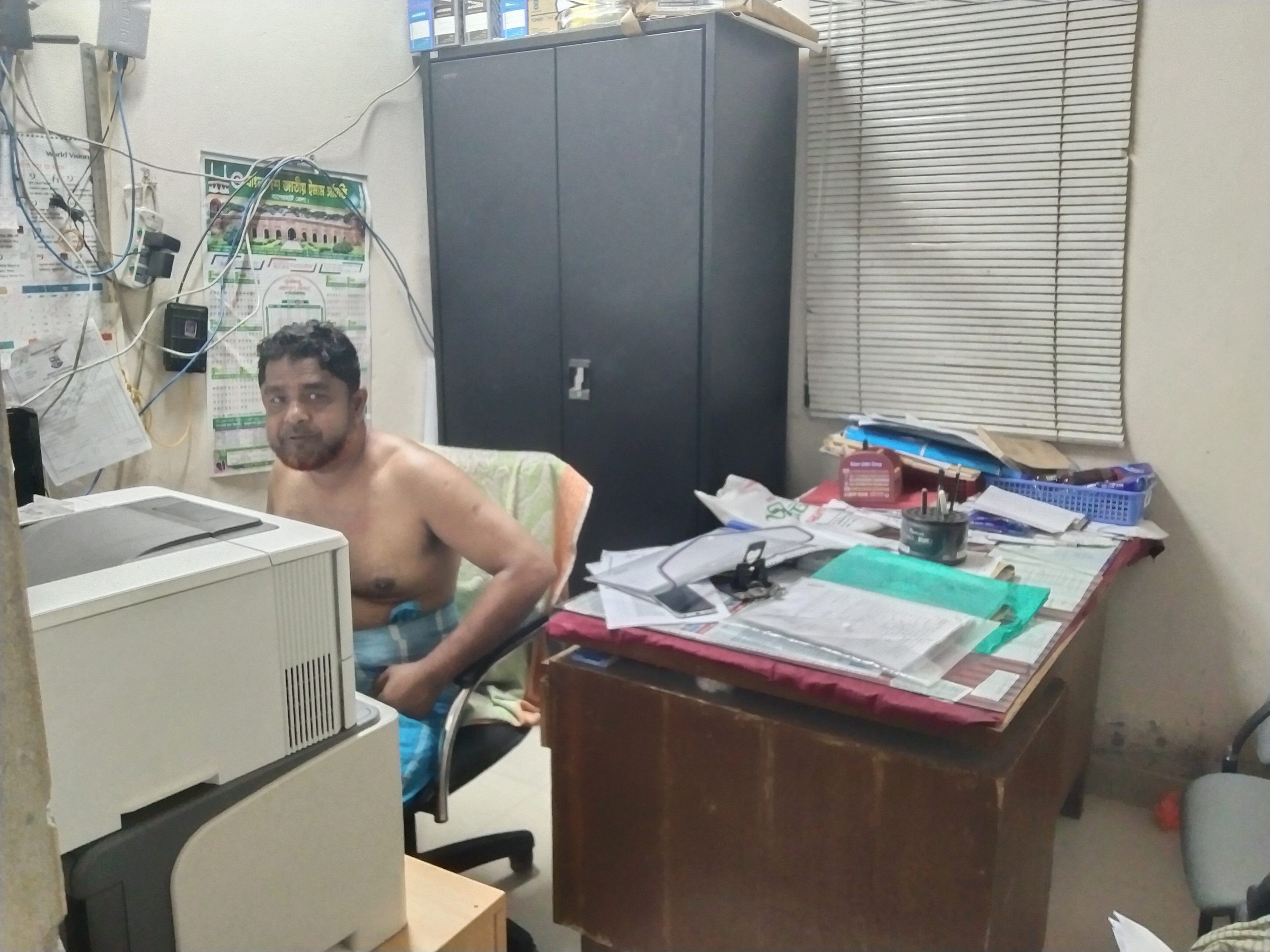 গভীর রাতেও খোলা মোরেলগঞ্জ মাধ্যমিক শিক্ষা অফিস, প্রশাসনিক শৃঙ্খলা ভঙ্গের অভিযোগ