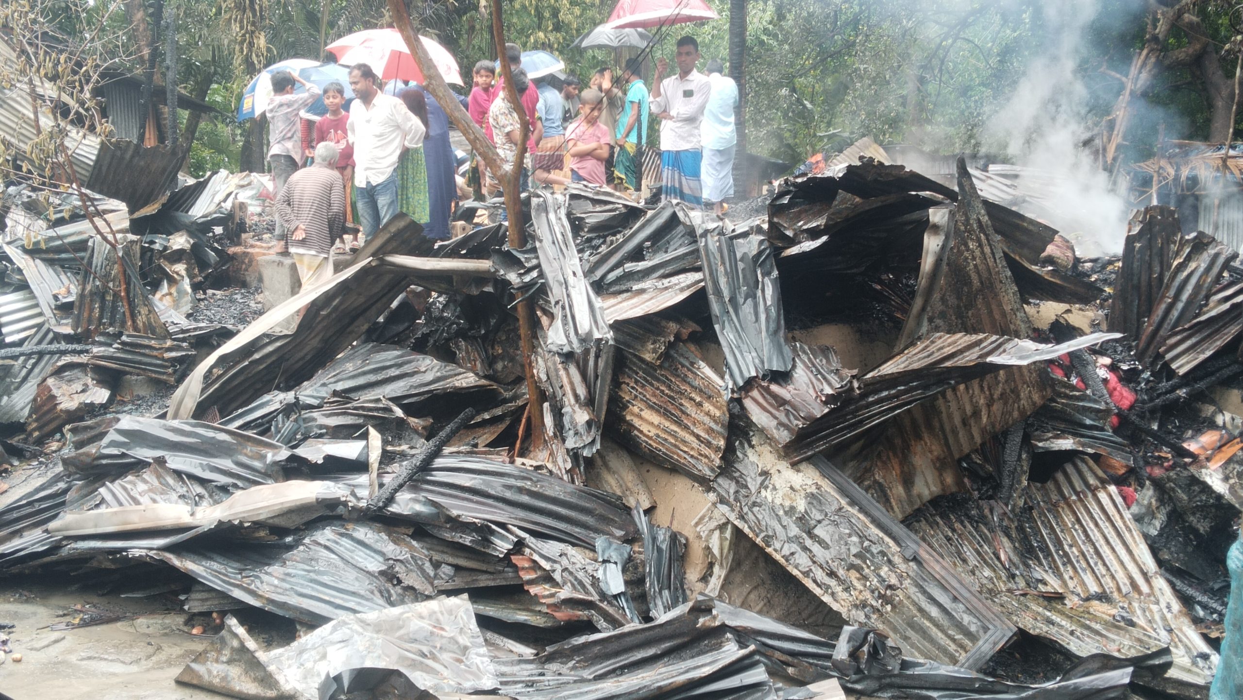 বাউফলে অগ্নিকান্ডে ০৪টি বসতঘর পুড়ে ছাই, ক্ষতি প্রায় ১৬ লাখ টাকা