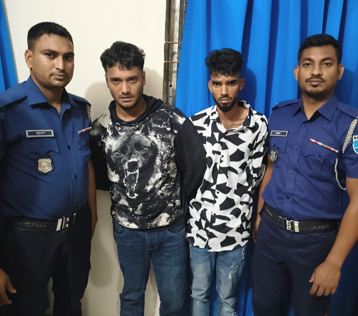 আশুলিয়ায় দুই মাদক ব্যবসায়ী গ্রেফতার; ১০০ পিচ ইয়াবা উদ্ধার