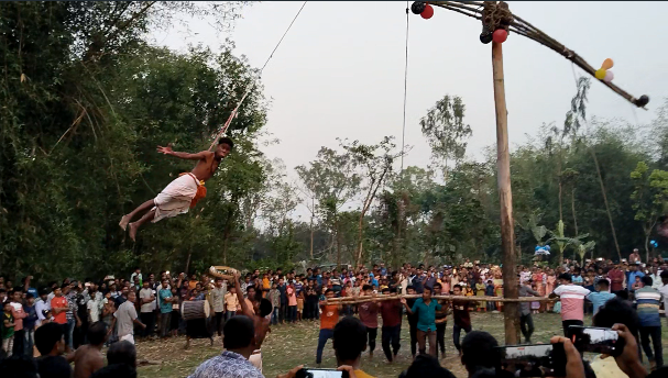 ফুলবাড়ীতে ঐতিহ্যের ঝলক: চড়ক পূজা ও গ্রামীণ মেলা অনুষ্ঠিত