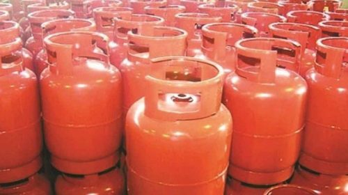 ফের বাড়ল এলপি গ্যাসের দাম, ১২ কেজির সিলিন্ডার ১৯৪০ টাকা