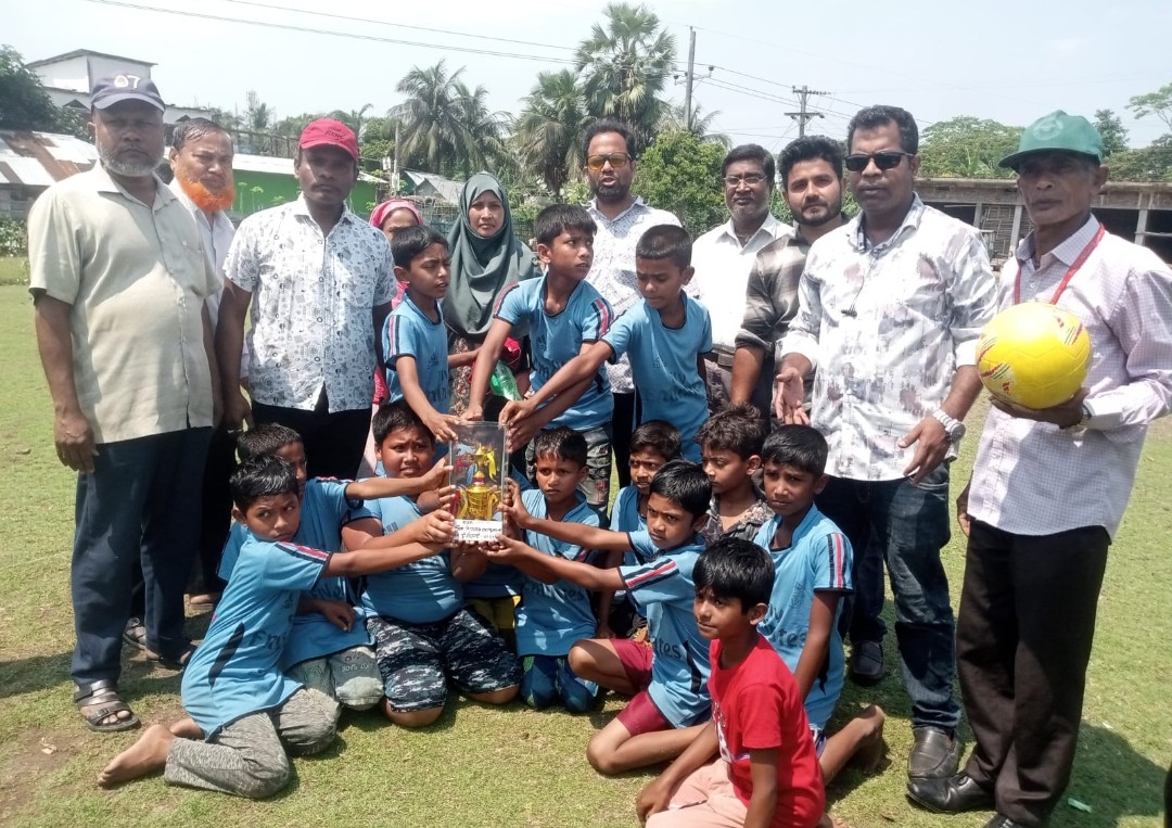 প্রাথমিক বিদ্যালয় গোল্ডকাপ ফুটবল টুর্নামেন্ট অনুষ্ঠিত