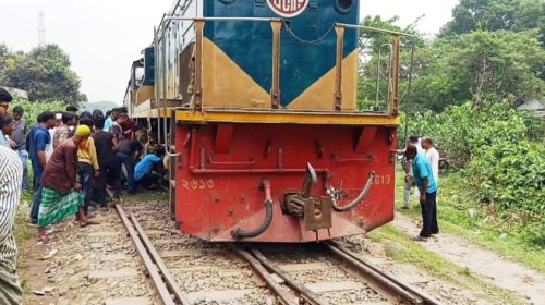 সরিষাবাড়ীতে স্টেশন মাস্টারের গাফিলতিতে লাইন ব্লাস্টিং, অল্পের জন্য রক্ষা পেল যাত্রীসহ ট্রেন