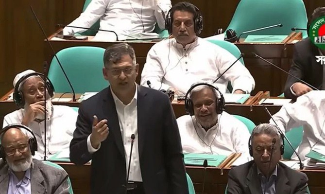 পুলিশে নতুন করে সাড়ে ১৪ হাজার পদ সৃষ্টি হচ্ছে : স্বরাষ্ট্রমন্ত্রী