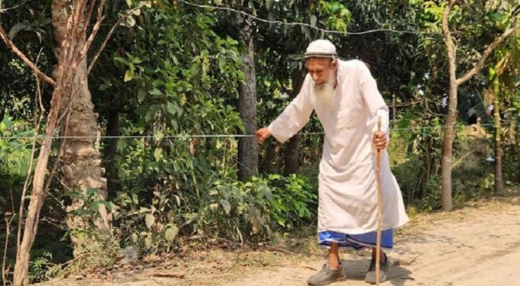 দড়ি বেয়ে মসজিদে যাওয়া অন্ধ মুয়াজ্জিন আব্দুর রহমান আর নেই