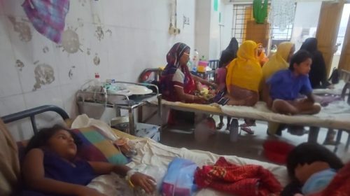 মাদারীপুরে স্কুল ফিডিংয়ের খাবার খেয়ে শিক্ষার্থী অসুস্থ: মেয়াদোত্তীর্ণ রুটি জব্দ