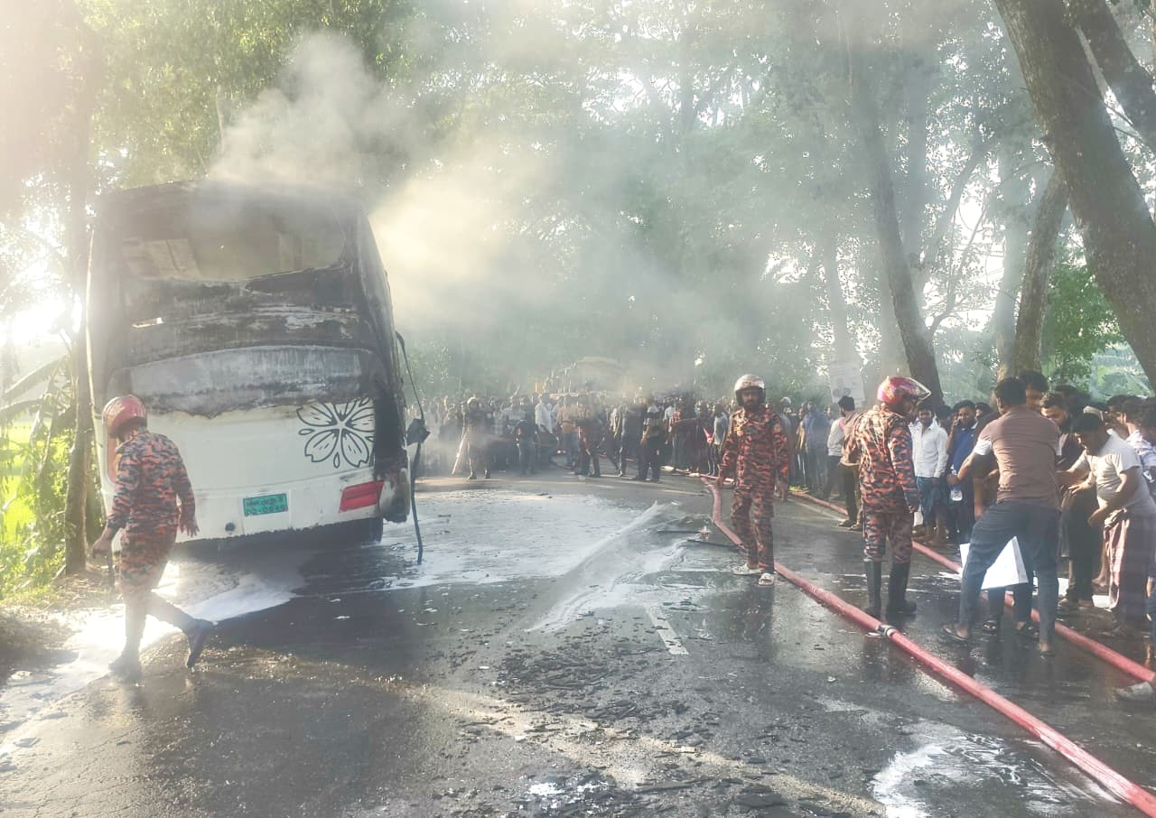 ঢাকা-বরিশাল মহাসড়কের মাদারীপুরে সাকুরা পরিবহনে অগ্নিকান্ড " নিহত ১