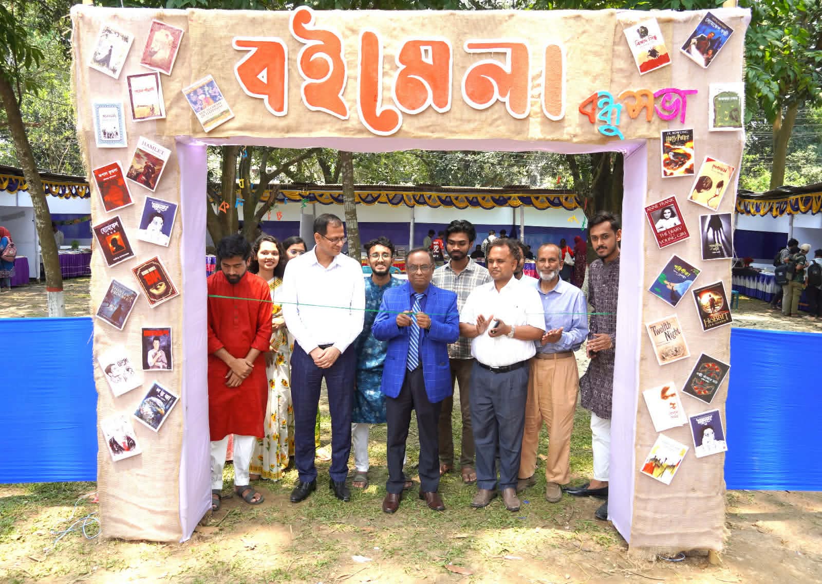 মোবাইল ফোনের আসক্তিতে বই পড়ার অভ্যাস বিলুপ্তির পথেঃ হাবিপ্রবি উপাচার্য
