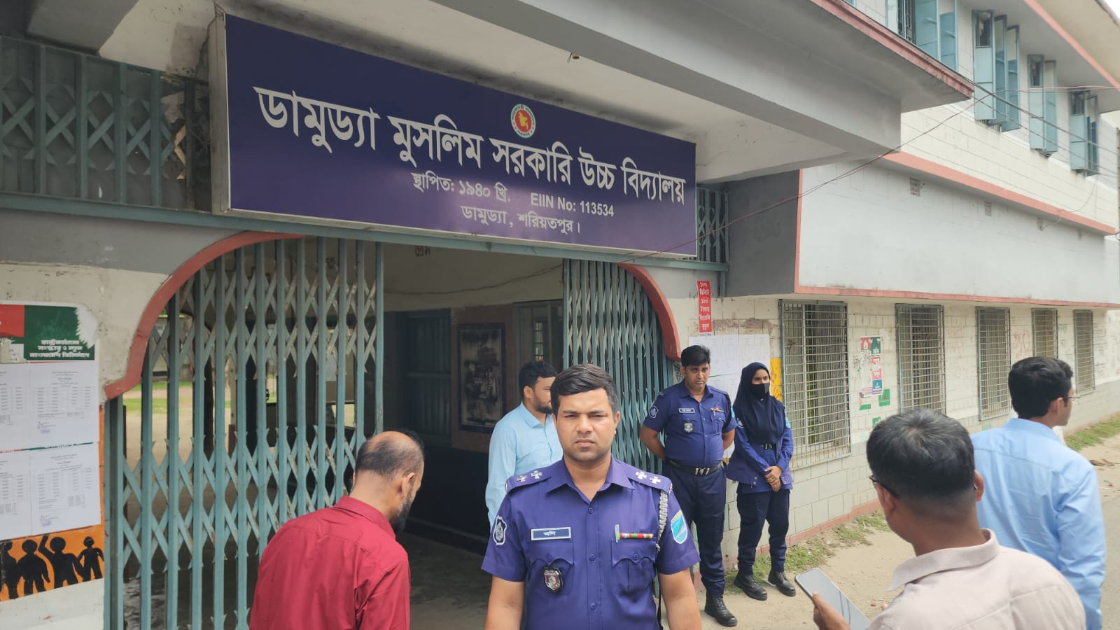 শরীয়তপুরে এসএসসি কেন্দ্রে পুরোনো সিলেবাসের প্রশ্নে পরীক্ষা, দায়িত্ব হারালেন দুই কর্মকর্তা
